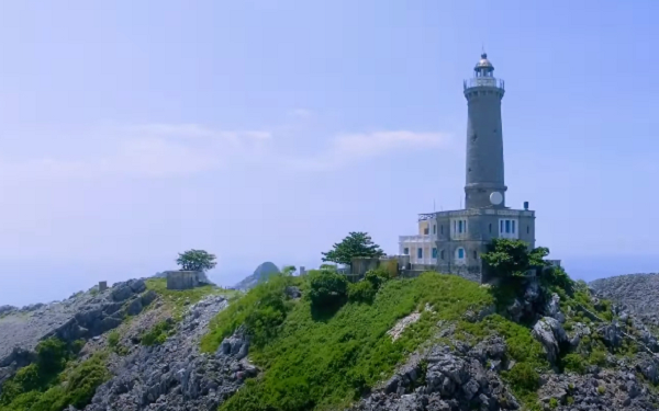 Dao den Long Chau - Cao nguyen da giua bien khoi