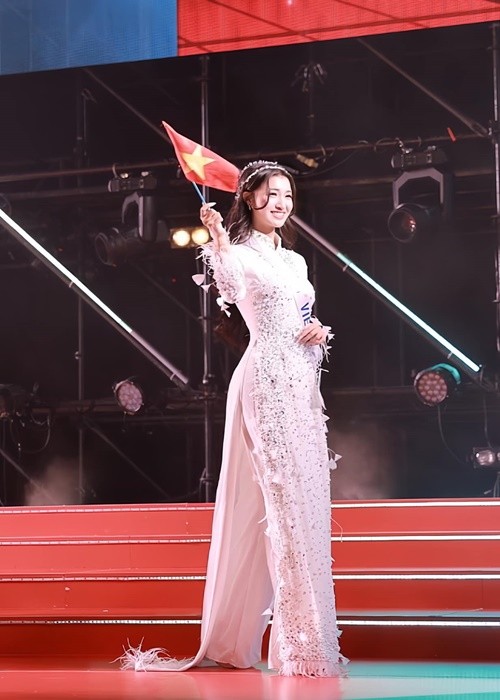Phuong Nhi bat khoc sau chung ket Miss International 2023-Hinh-6