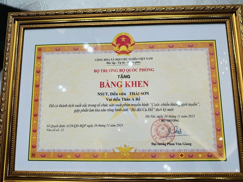Thu Quynh, Viet Anh nhan bang khen cua Bo truong Bo Quoc phong-Hinh-9