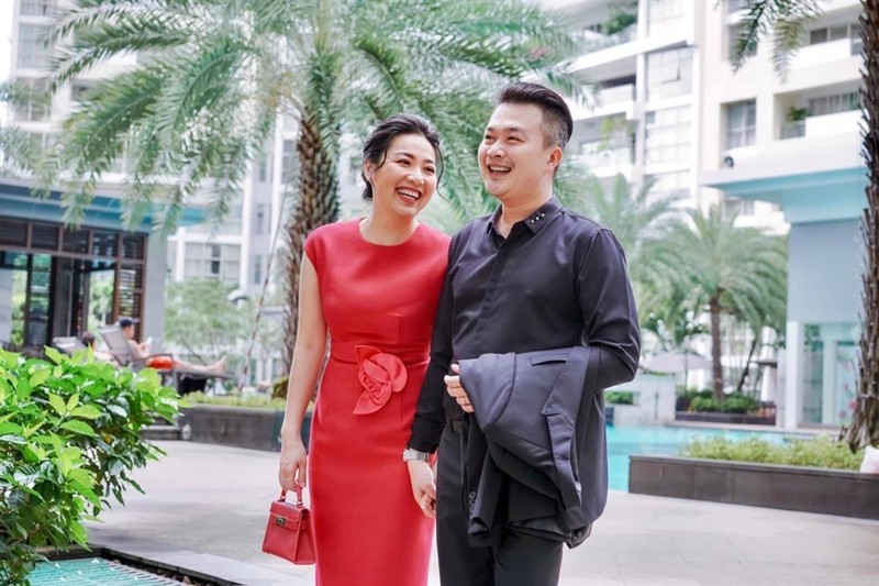 Le Khanh va chong kem tuoi: Yeu 12 nam moi cuoi, song hanh phuc-Hinh-8