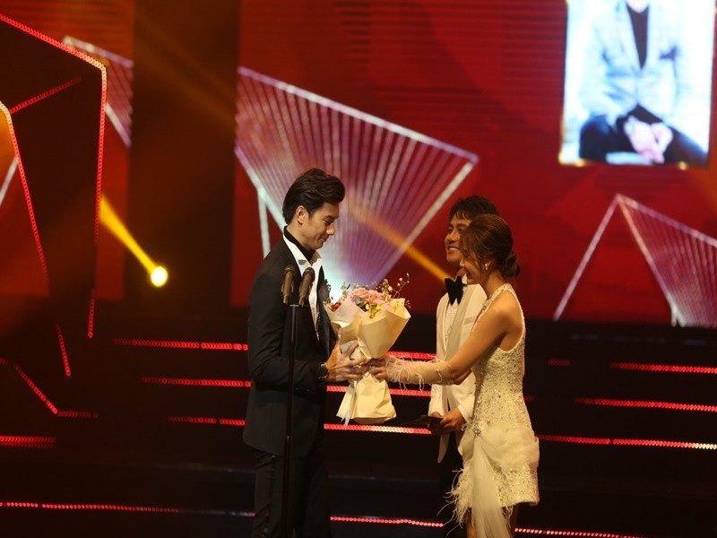 Nhan Phuc Vinh noi gi khi vuot NSUT Hoang Hai thang giai VTV Awards?