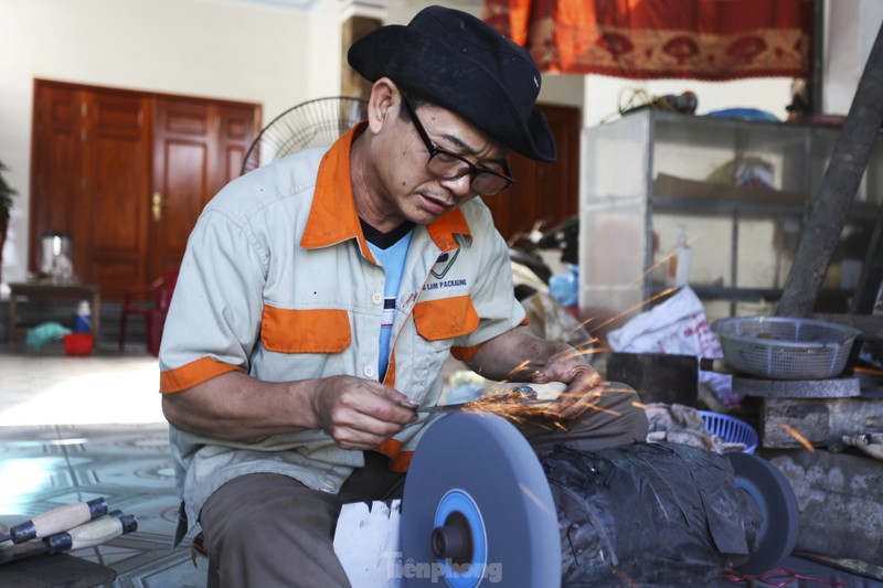 Lang ren hang tram nam tuoi xuyen dem do lua phuc vu Tet-Hinh-12