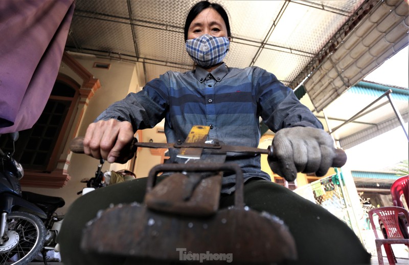 Lang ren hang tram nam tuoi xuyen dem do lua phuc vu Tet-Hinh-15