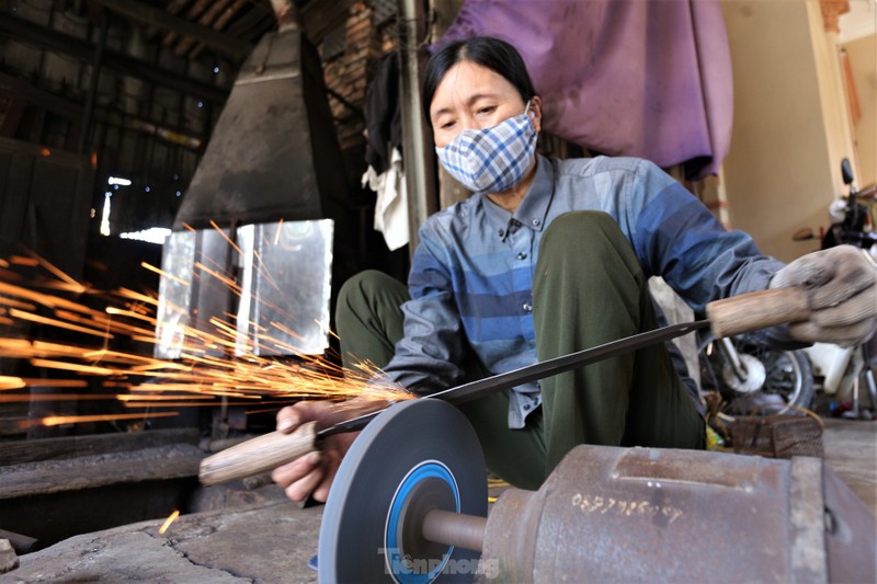 Lang ren hang tram nam tuoi xuyen dem do lua phuc vu Tet-Hinh-17