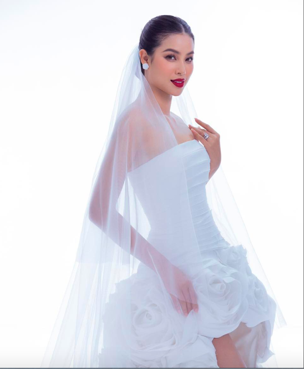 Hoa hau Pham Huong xinh dep khi dien ao dai don Tet-Hinh-4