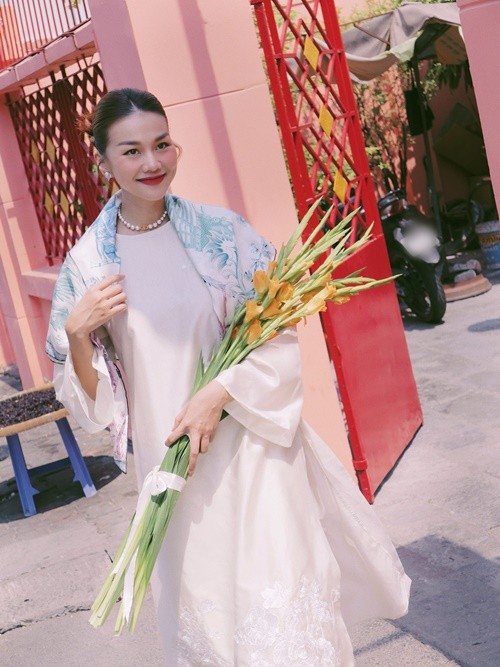 Sieu mau Thanh Hang gay me dam khi dien ao dai du xuan som