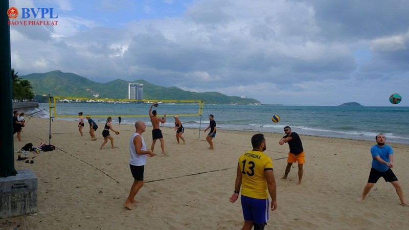 Du khach no nuc ghe pho bien Nha Trang dip dau nam moi-Hinh-8