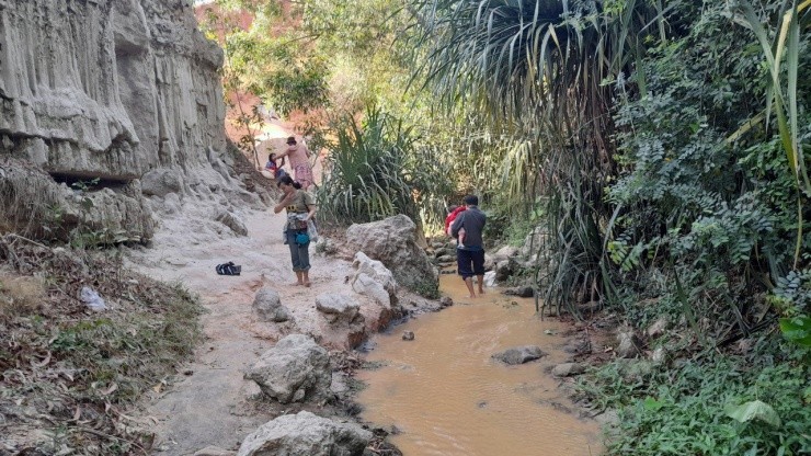 Dau nam hao huc di Suoi Tien, mang tai loc ve nha-Hinh-8