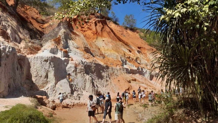 Dau nam hao huc di Suoi Tien, mang tai loc ve nha