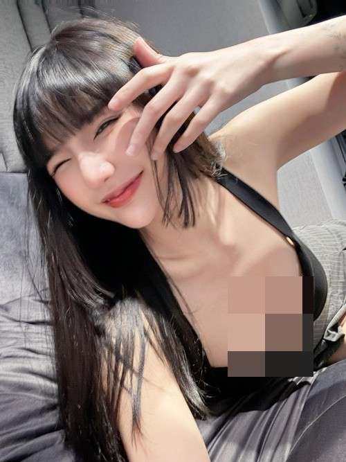 Hot girl mac bikini khoe dang nong bong giua troi tuyet-Hinh-12