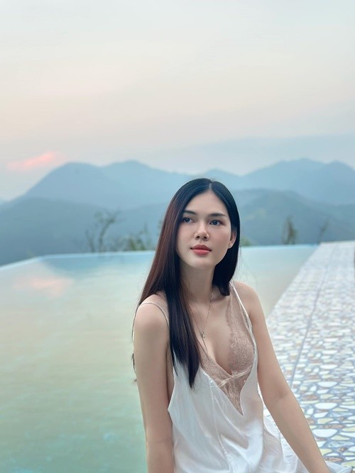 Nguoi mau noi y Le Ngoc Trinh khoa moi ban trai ngot ngao-Hinh-13