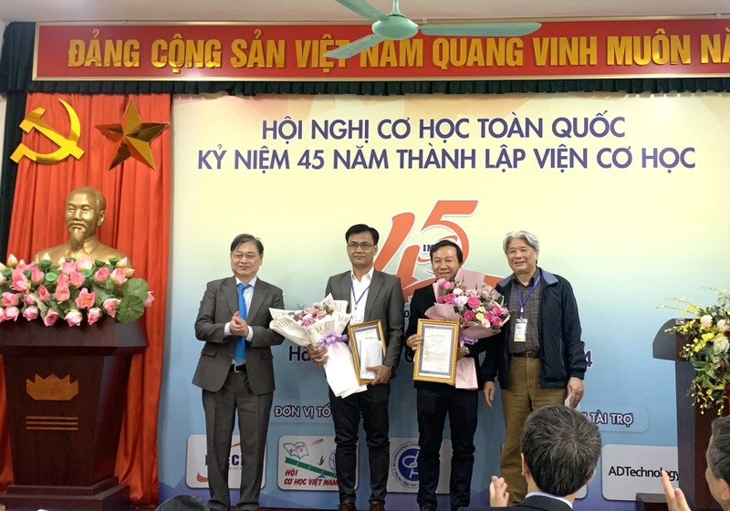 Chu tich Phan Xuan Dung du Hoi nghi Co hoc toan quoc-Hinh-2