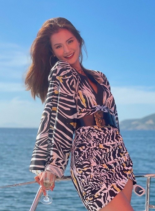 Nhan sac xinh dep cua nu Giam doc quoc gia Miss Universe Vietnam-Hinh-13