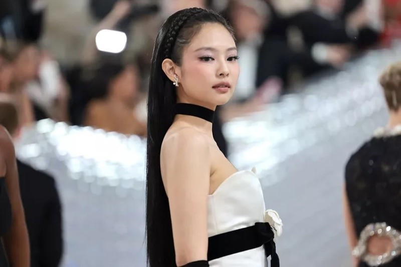 Jennie nhom BlackPink khoe vong eo ran nuoc o Met Gala 2024-Hinh-11