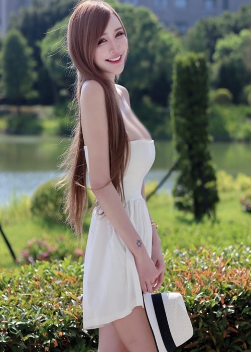 Hot girl xinh dep mac vay ao khoet sau khoe vong mot “nang triu“-Hinh-4