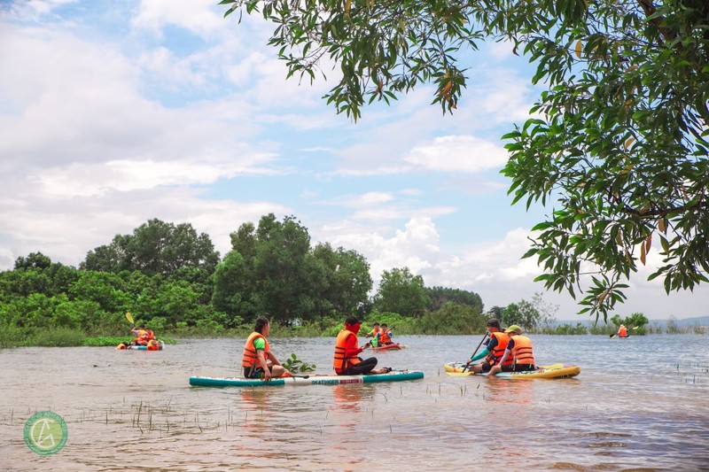 Thich thu dap xe xuyen rung Ma Da, cheo sup tren ho Tri An-Hinh-11