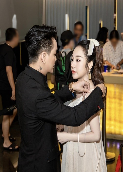 DJ Nhung Babie mang bau van xinh, cha trach TiTi nhom HKT me man-Hinh-8