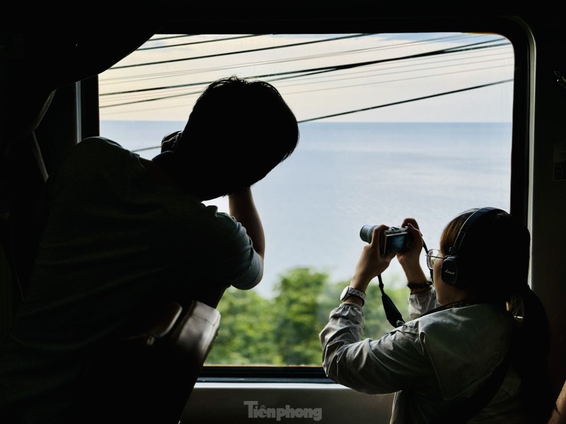 Chuyen tau tren cung duong du lich dep nhat Viet Nam-Hinh-20