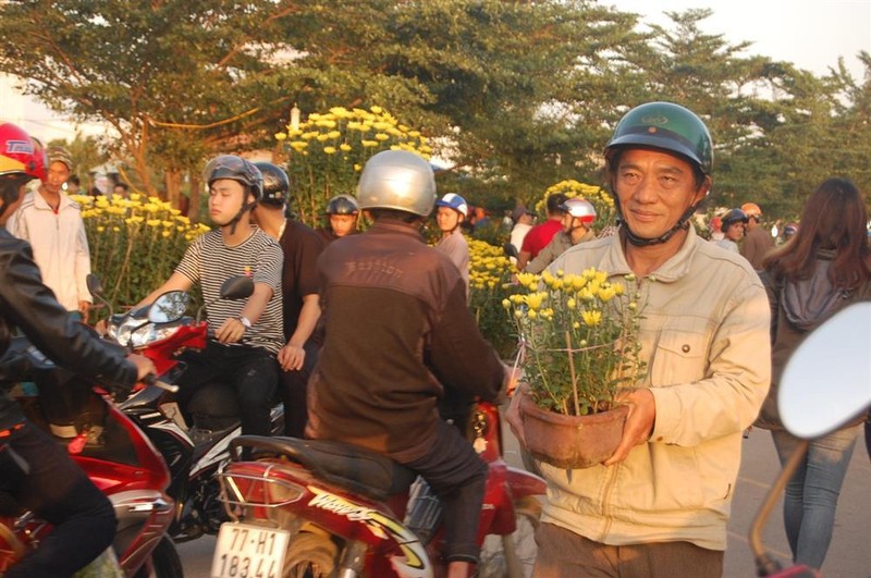 Ba la ngu dan ngheo, nhung la chang re vang muoi cua ngoai