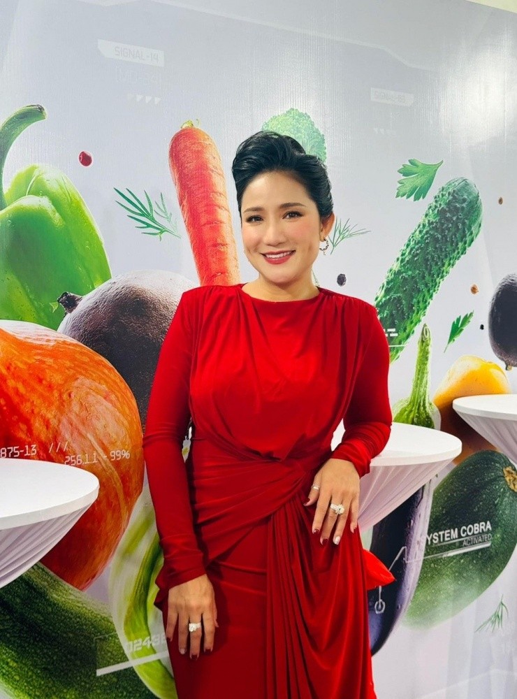 Cat Tuong: Thu khoa dai hoc, tung yeu 3 nguoi kem ca chuc tuoi