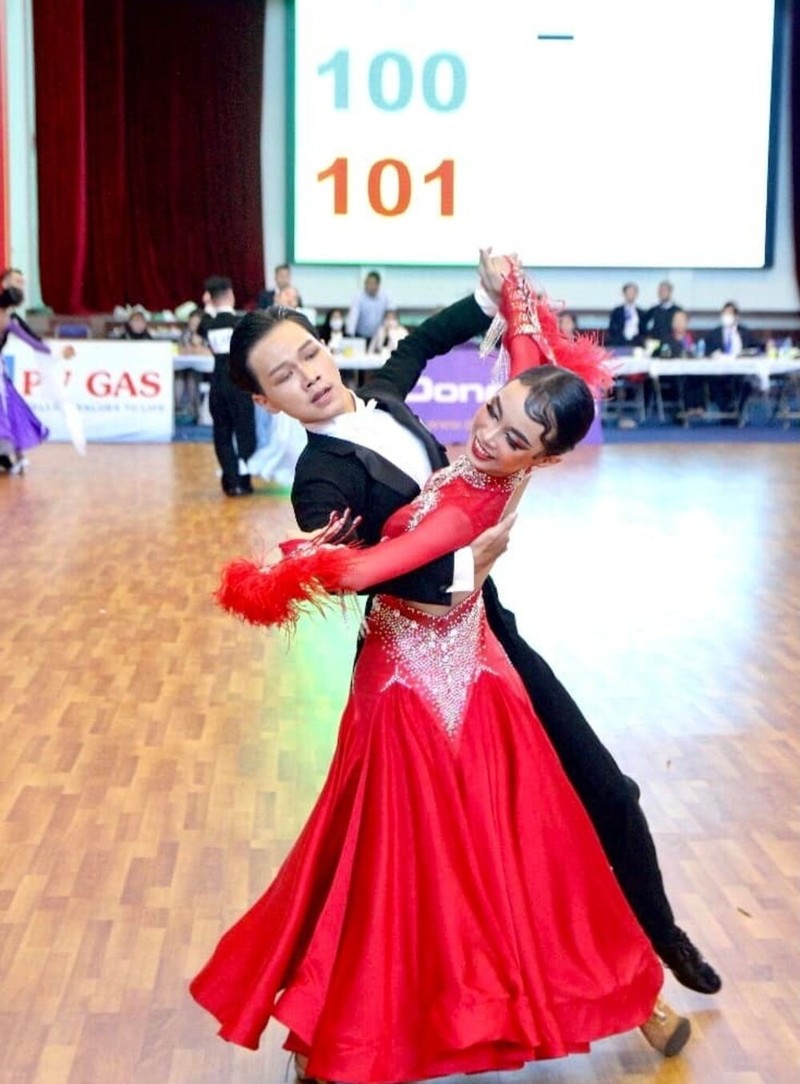 Thanh tich dang ne cua VDV dancesport thi Miss Grand Vietnam-Hinh-3