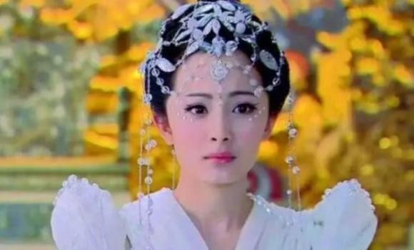 Duong Mich served as a maid for Liu Die Fei, and became a star 14 years later-Picture 5