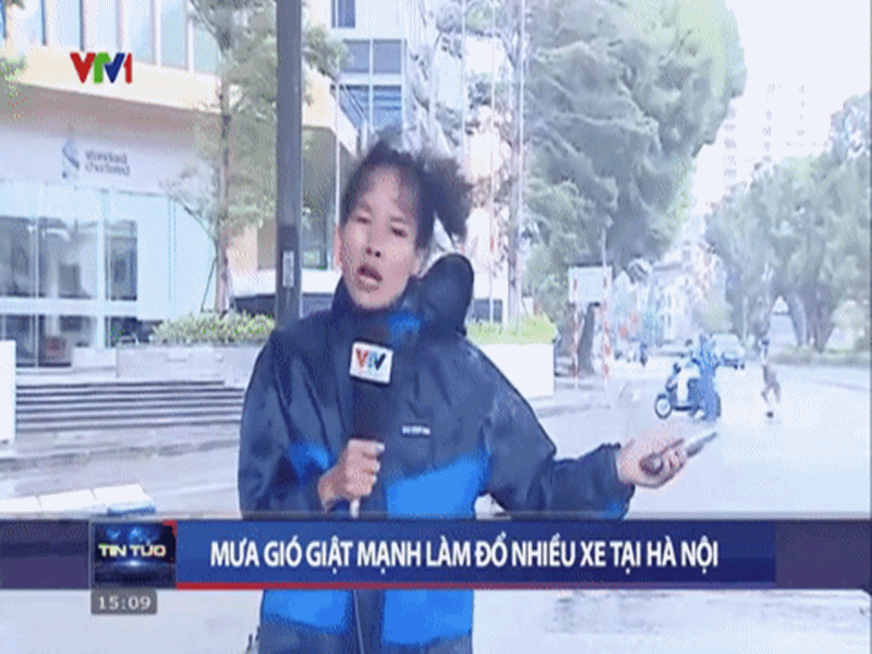 Chan dung BTV Nguyen Ngan tac nghiep o Ha Noi giua sieu bao Yagi