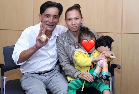 How are actor Thuong Tin's wife and daughter now?-Picture-3