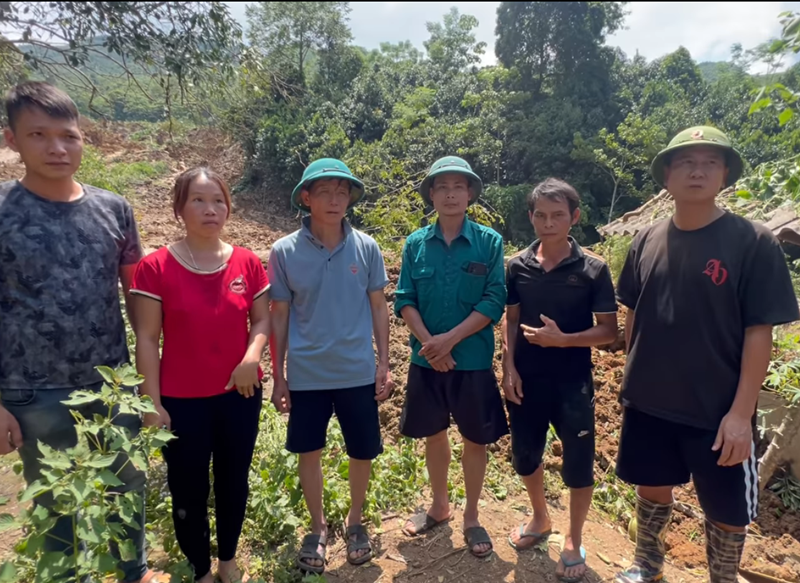 Ho Hoai Anh - Hong Dang den vung lu ho tro ba con