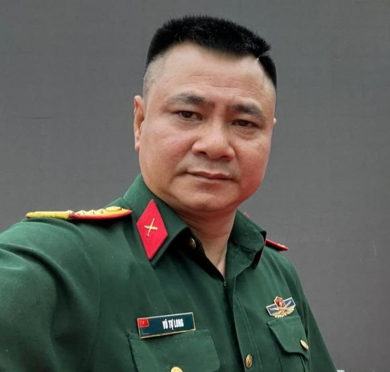 NSND Tu Long tuoi 51 hanh phuc ben vo tre va cac con