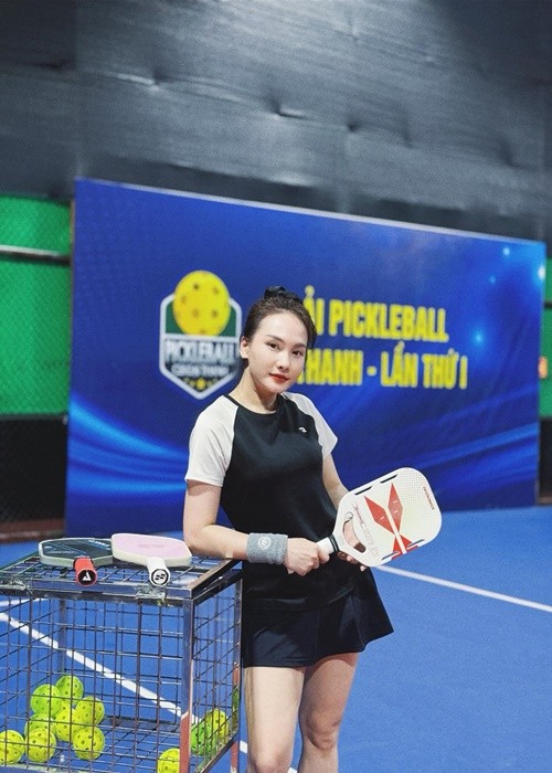 Bao Thanh me tap pickleball, gioi kiem tien, hon nhan vien man-Hinh-2