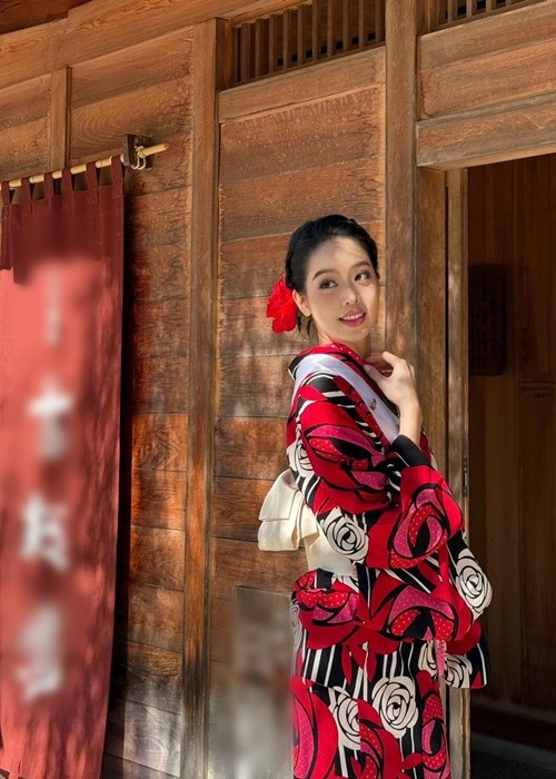 Thanh Thuy dien kimono khoe ve dep ngot ngao o Miss International 2024