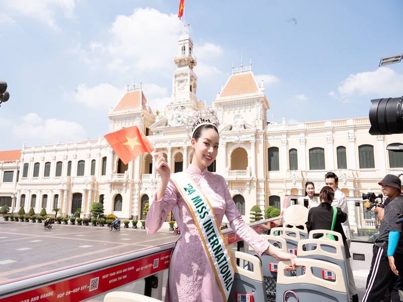 Hoa hau Quoc te Thanh Thuy khoe ve dep ngat ngay khi ve nuoc-Hinh-9