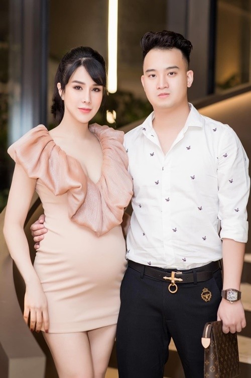 Diep Lam Anh va chong cu ngoi canh nhau tai su kien-Hinh-7