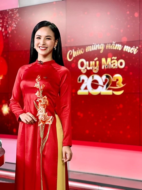 Hanh trinh cua Quynh Nga tu MC VTV den a hau 2 Miss Charm-Hinh-5