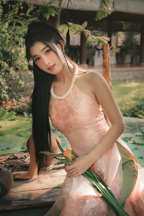 Ao dai le an hoi cua A hau Phuong Nhi co gi dac biet?-Hinh-12