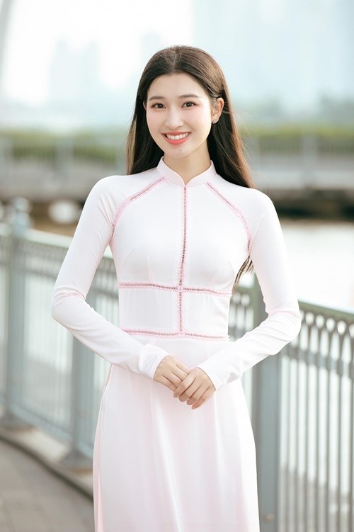 Ao dai le an hoi cua A hau Phuong Nhi co gi dac biet?-Hinh-5