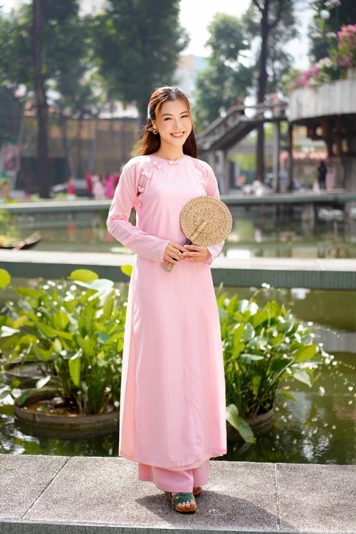 Tet Nguyen dan 2025, my nhan Viet dua nhau dien ao dai-Hinh-10