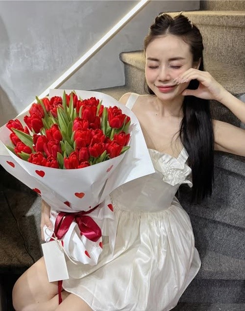 Le Quyen khoe qua ngay Valentine tu ban trai kem 12 tuoi-Hinh-10