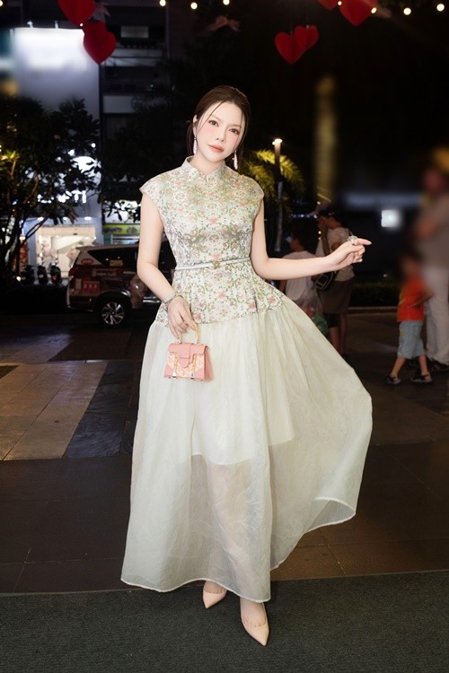 “Phu ba” Ly Nha Ky dep khong ty vet sau loat anh 