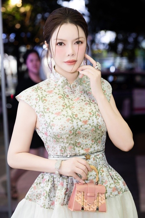 “Phu ba” Ly Nha Ky dep khong ty vet sau loat anh 