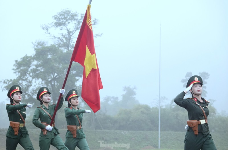 Chum anh: Bong hong ao linh vuot nang, thang mua o TB4-Hinh-3