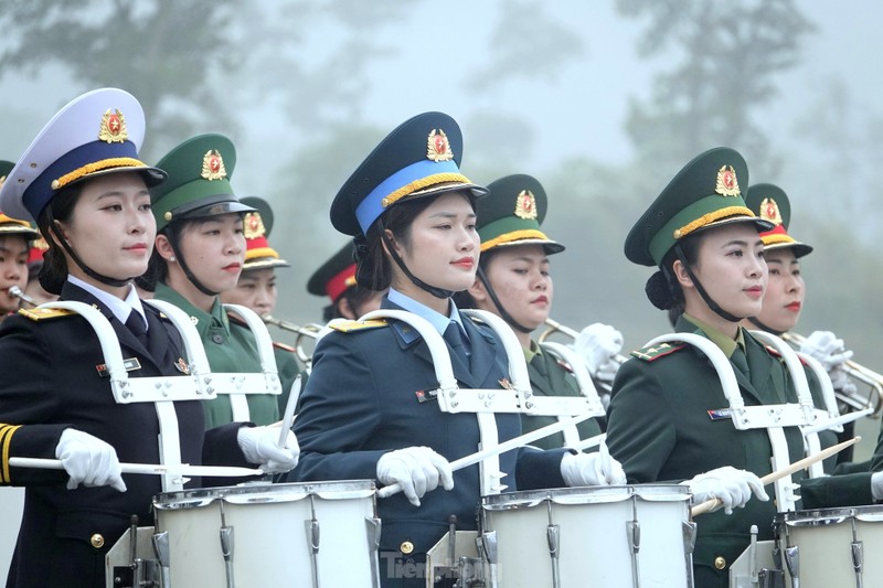 Chum anh: Bong hong ao linh vuot nang, thang mua o TB4