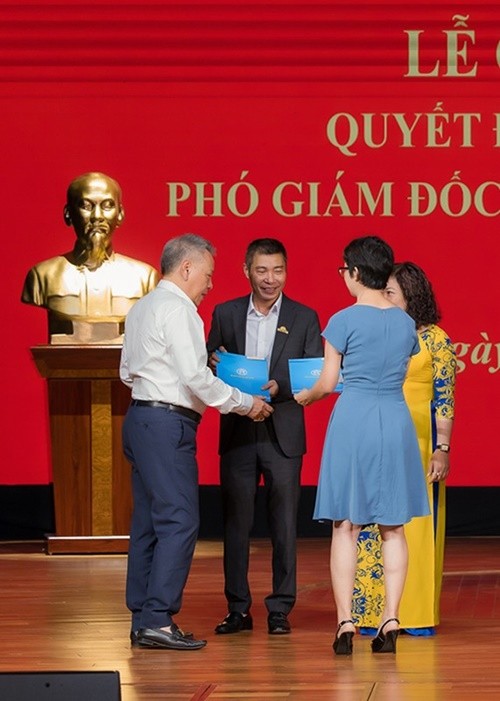 NSND Cong Ly roi vi tri Pho giam doc Nha hat Kich Ha Noi-Hinh-5