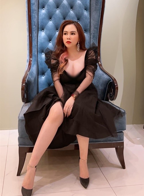 Dien vien Truong Phuong cao 1m50 khoe body goi cam ben be boi-Hinh-9