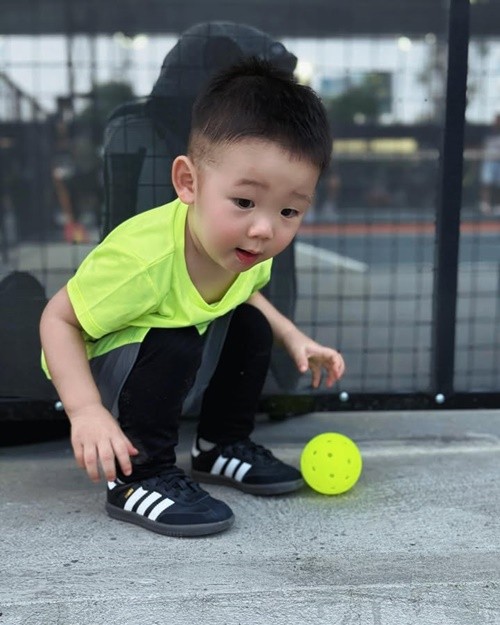 Minh Hang khoe quy tu tap danh pickleball