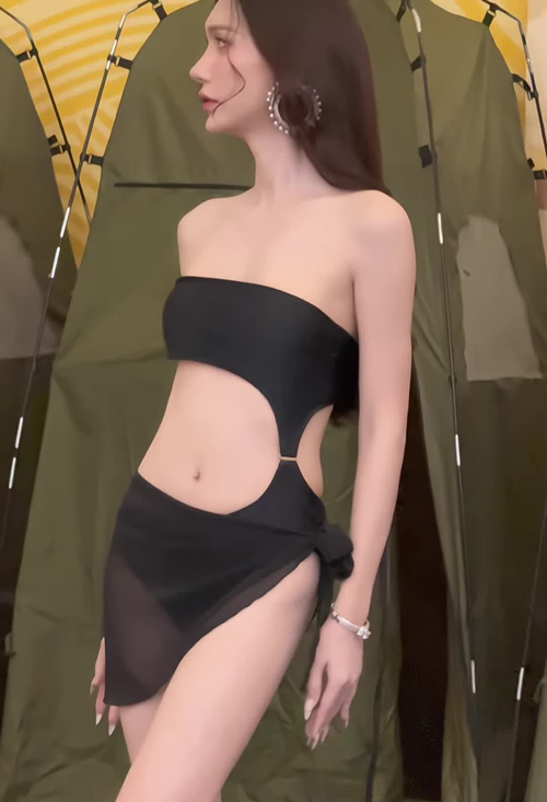 My nhan chuyen gioi Lynk Lee mac bikini khoe dang goi cam