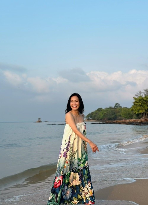 Sau ly hon, nu dien vien Hong Dao ngay cang goi cam-Hinh-2