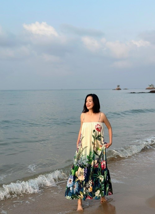 Sau ly hon, nu dien vien Hong Dao ngay cang goi cam