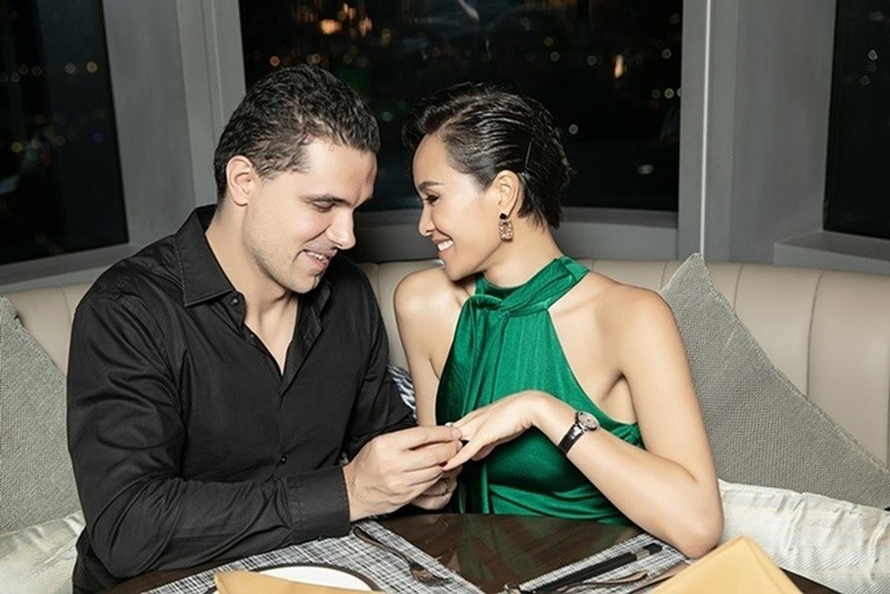 “MC goi cam nhat showbiz Viet” Phuong Mai hau ly hon chong ra sao?-Hinh-2